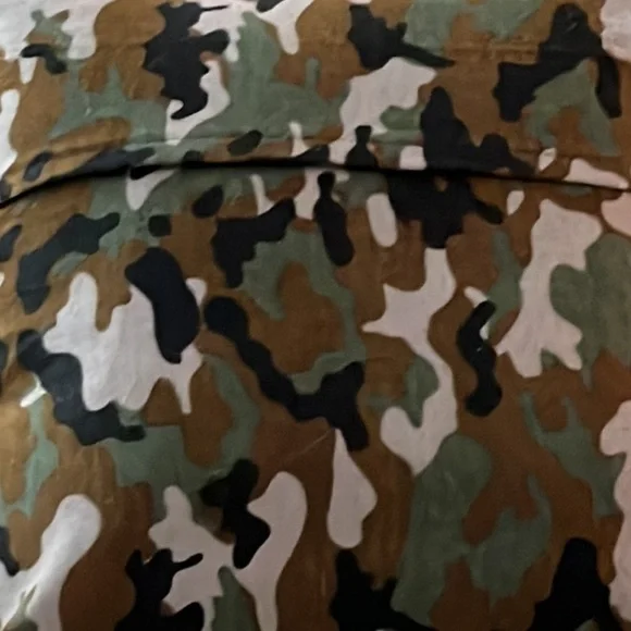 🛍️ NEW Flannel Camo Pillow Cover - Picture 3 of 6